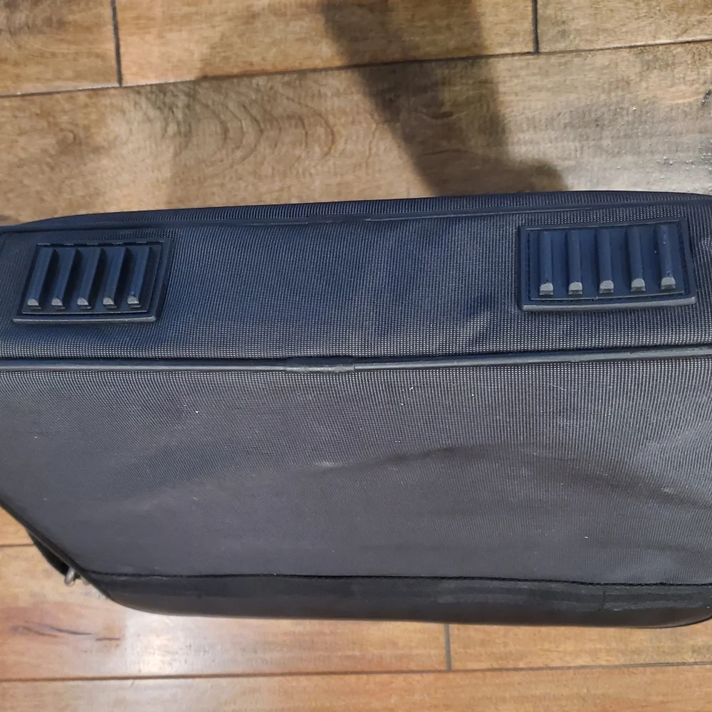 Init laptop briefcase‎ messenger/shoulder bag